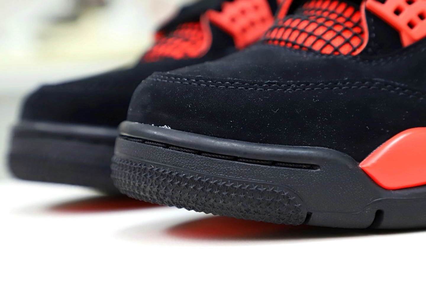 4 RETRO JORDAN 'RED THUNDER' AIR 1115